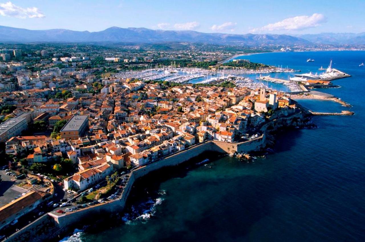 Crew Lighthouse Hostel Antibes Exterior photo